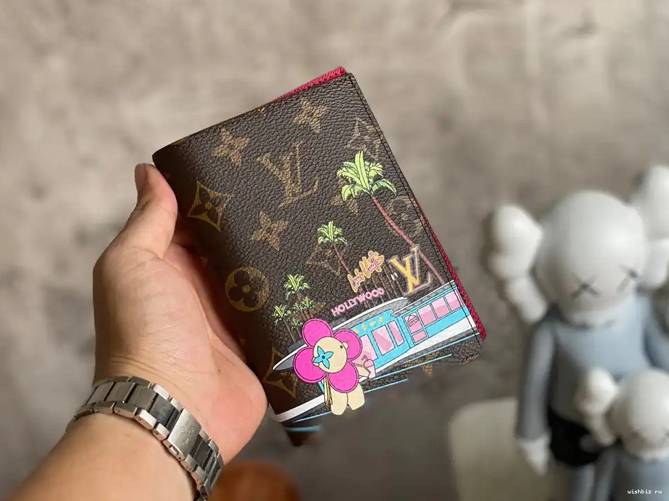WIS PASSPORT LOUIS COVER VUITTON 0423